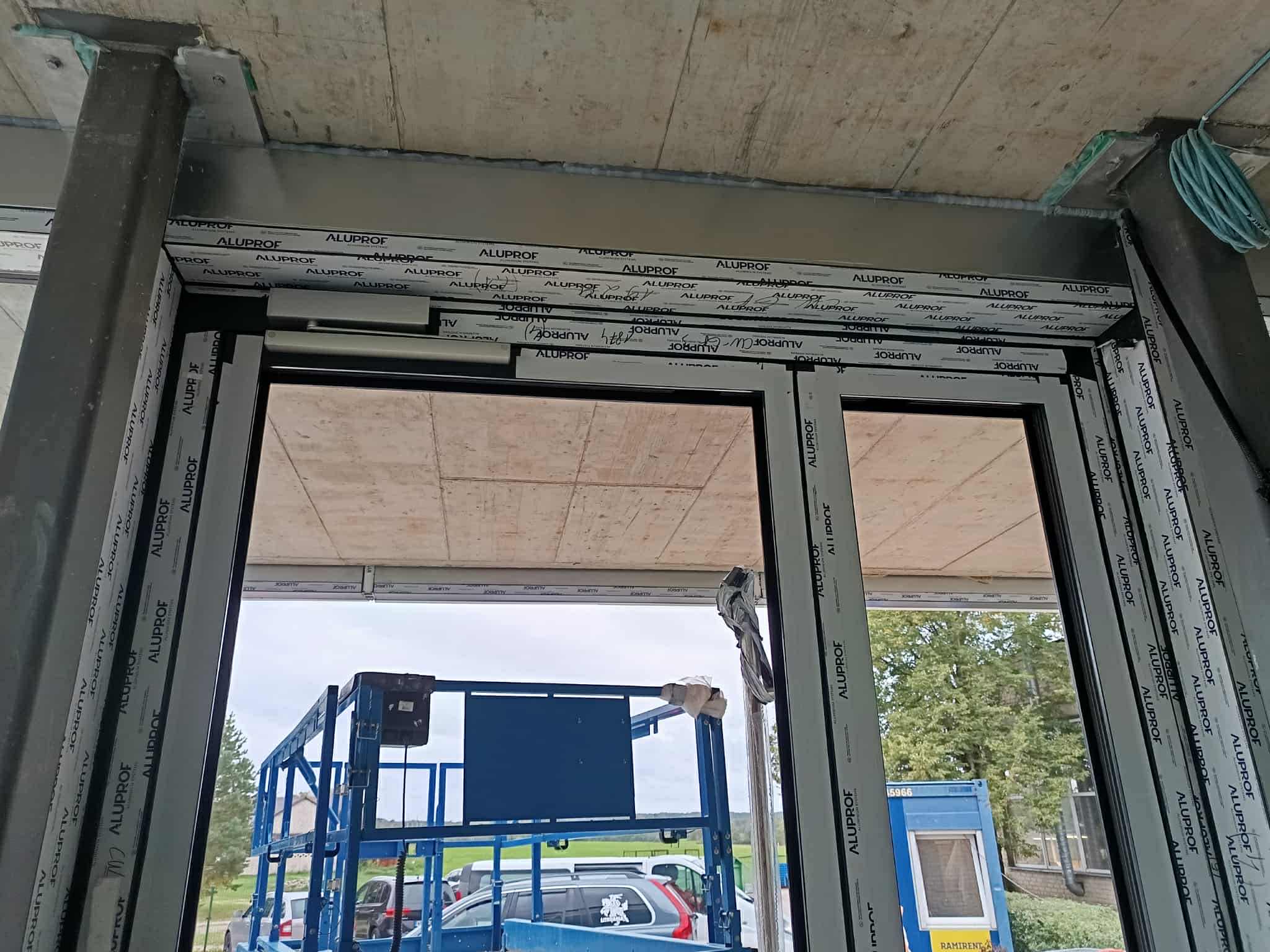 high perfomance doors with glass profiles